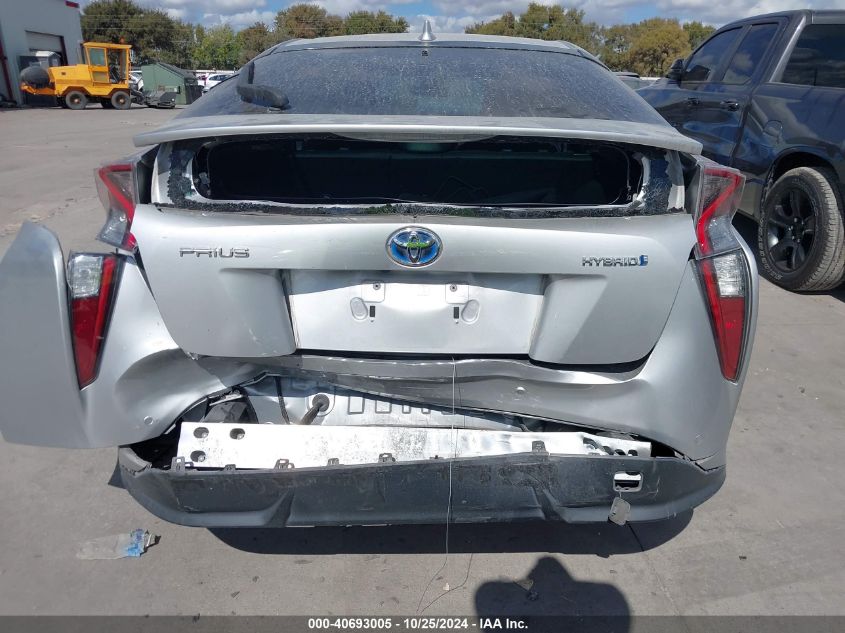 VIN JTDKARFU0J3546642 2018 Toyota Prius, Three Touring no.16