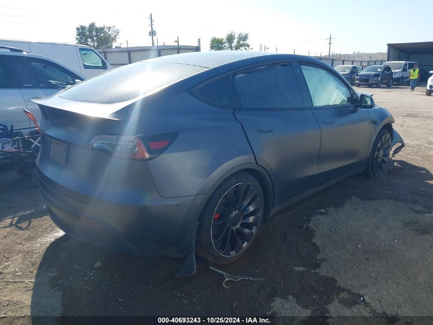 VIN 7SAYGDEF6NF309597 2022 TESLA MODEL Y no.4