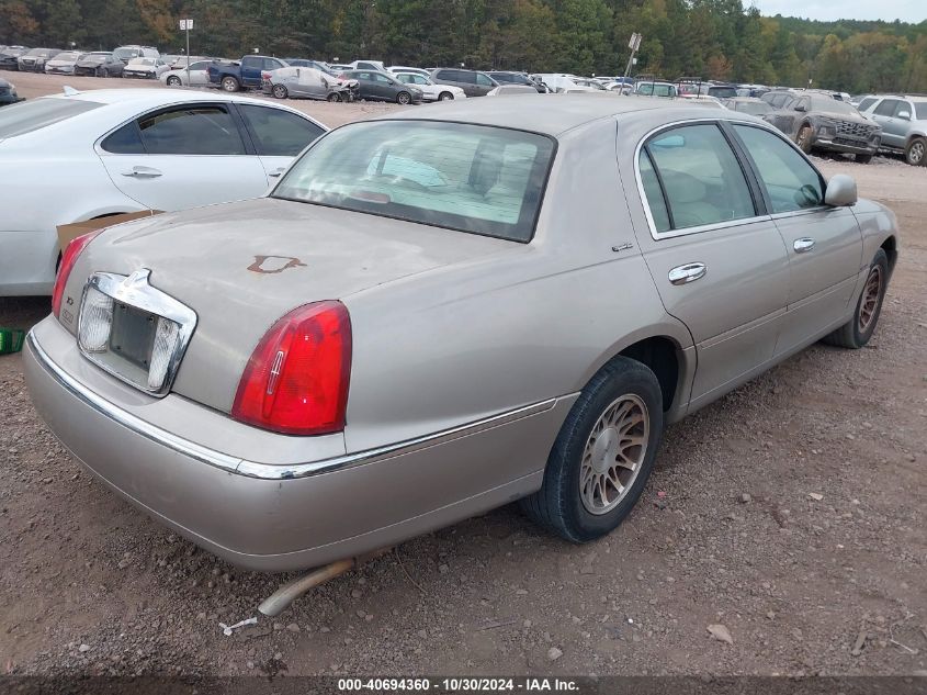 2000 Lincoln Town Car Signature VIN: 1LNHM82WXYY861055 Lot: 40694360