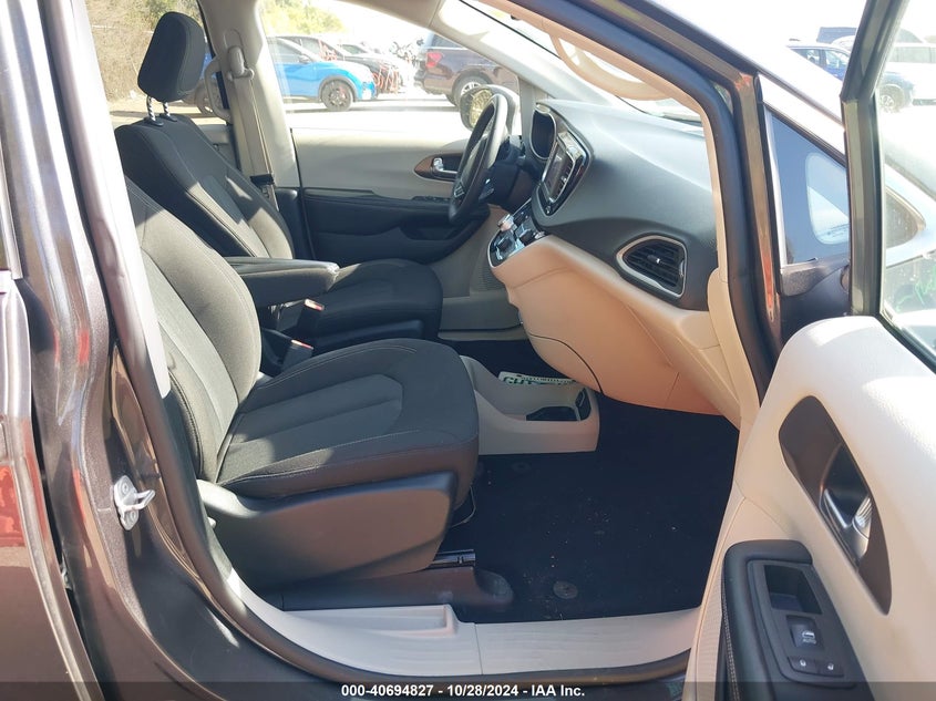 VIN 2C4RC1CG8NR223087 2022 CHRYSLER VOYAGER LX