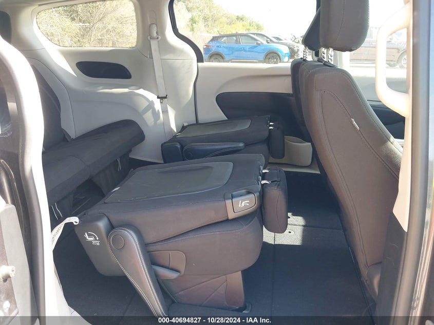 VIN 2C4RC1CG8NR223087 2022 CHRYSLER VOYAGER LX