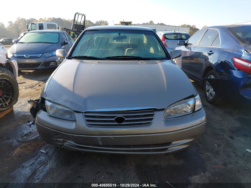 1999 Toyota Camry Le VIN: 4T1BG22K3XU904941 Lot: 40695519