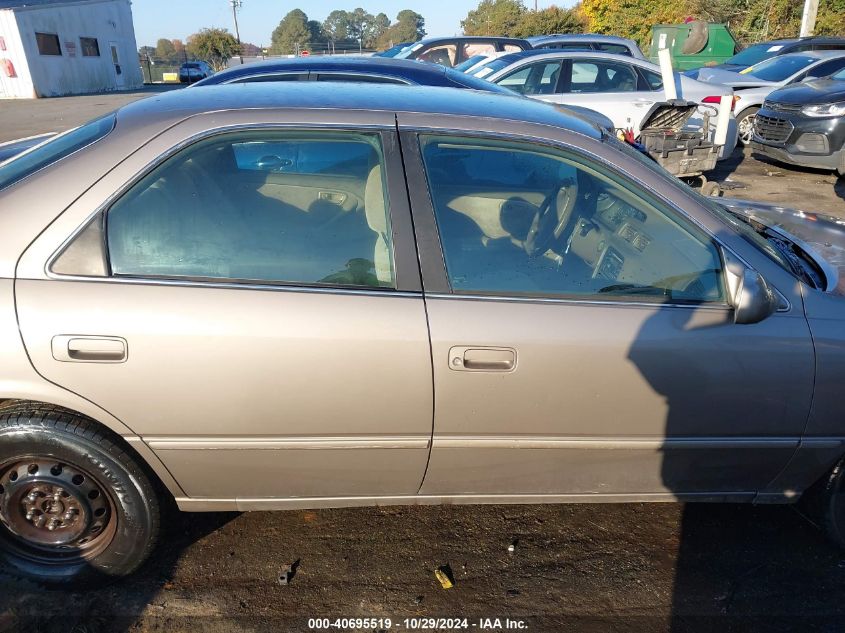 1999 Toyota Camry Le VIN: 4T1BG22K3XU904941 Lot: 40695519