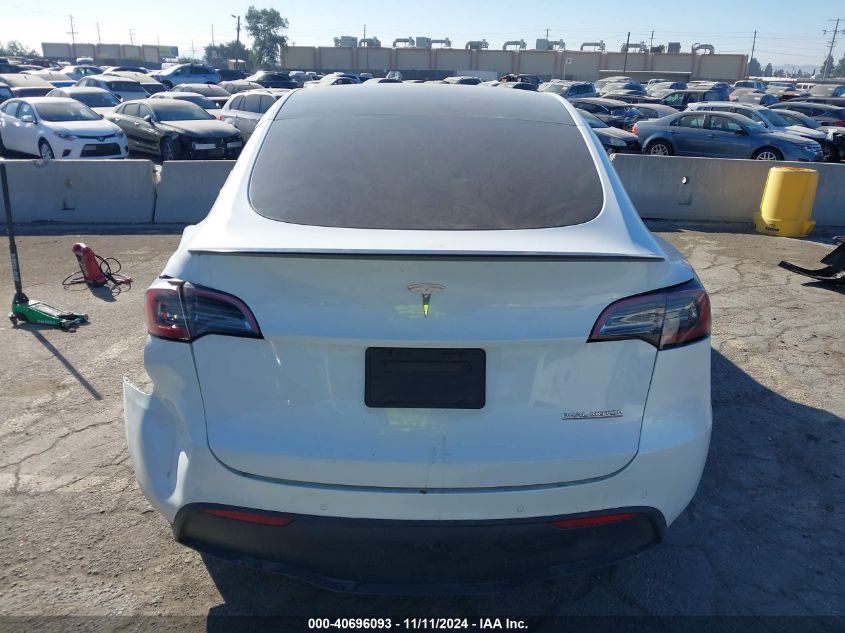 2022 Tesla Model Y VIN: 7SAYGDEF8NF388223 Lot: 40696093