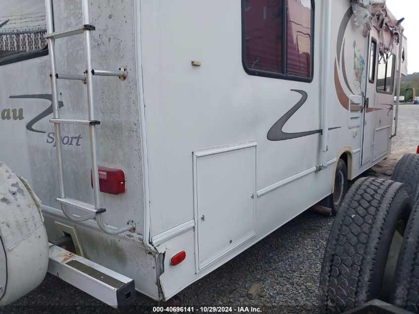 2002 Ford Econoline E450 Super Duty Cutwy Van VIN: 1F0XE45542HB27318 Lot: 40696141