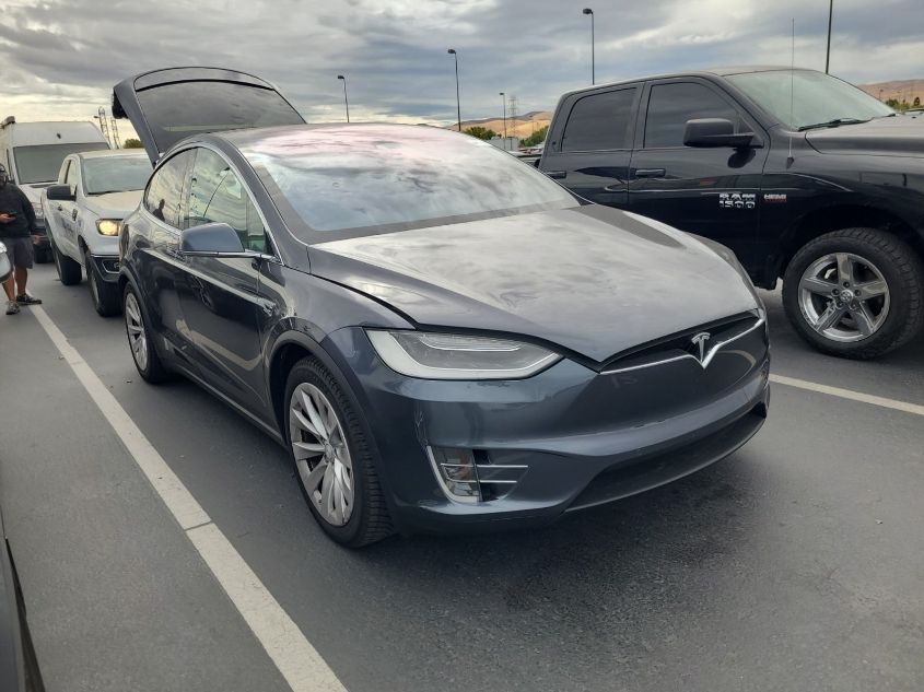 2016 Tesla Model X 75D/P100D/P90D VIN: 5YJXCBE40GF000668 Lot: 40696918