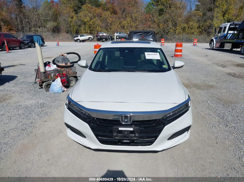 2018 Honda Accord Touring 2.0T VIN: 1HGCV2F97JA033381 Lot: 40699439