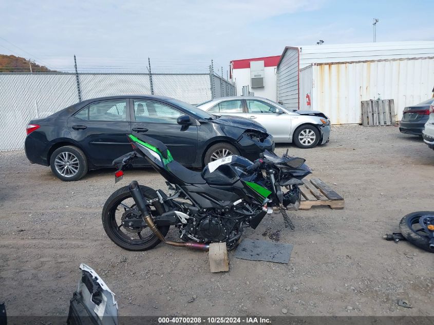 2022 Kawasaki Er400 D VIN: JKAERKD12NDAF9621 Lot: 40700208