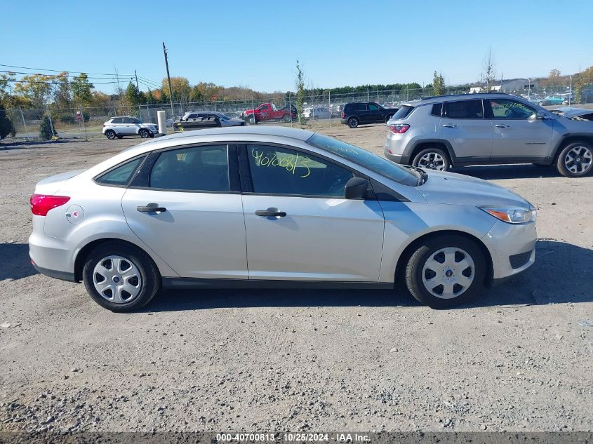 2018 Ford Focus S VIN: 1FADP3E26JL210035 Lot: 40700813