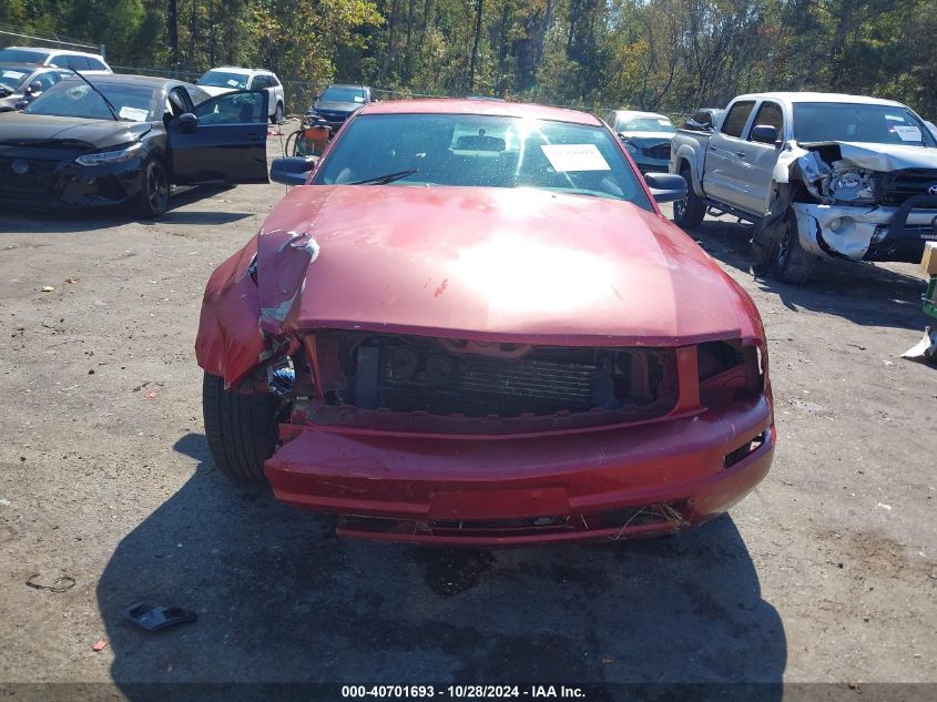 2005 Ford Mustang V6 Deluxe/V6 Premium VIN: 1ZVFT80N355128431 Lot: 40701693