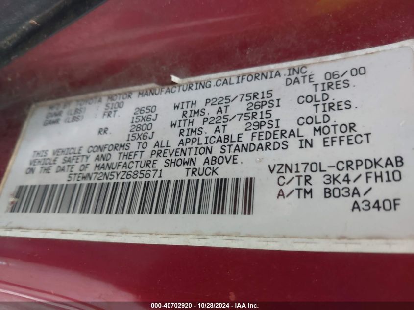 2000 Toyota Tacoma Base V6 VIN: 5TEWN72N5YZ685671 Lot: 40702920