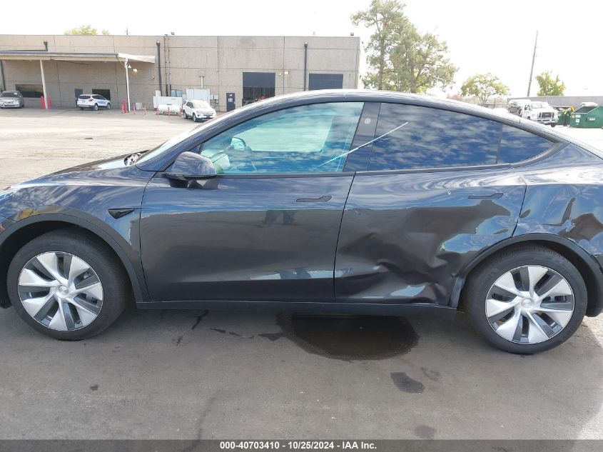 2024 Tesla Model Y Long Range Dual Motor All-Wheel Drive/Rwd VIN: 7SAYGDED8RF085723 Lot: 40703410