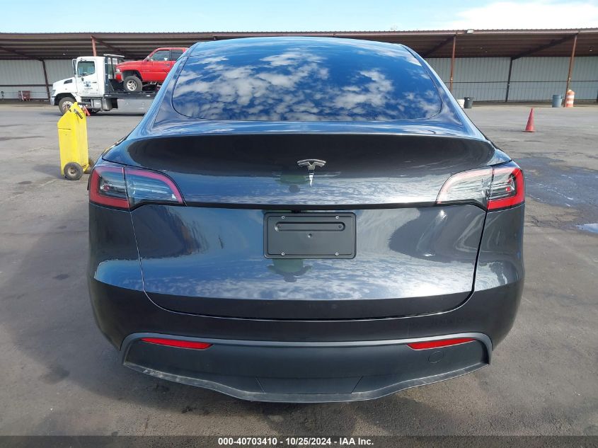 2024 Tesla Model Y Long Range Dual Motor All-Wheel Drive/Rwd VIN: 7SAYGDED8RF085723 Lot: 40703410