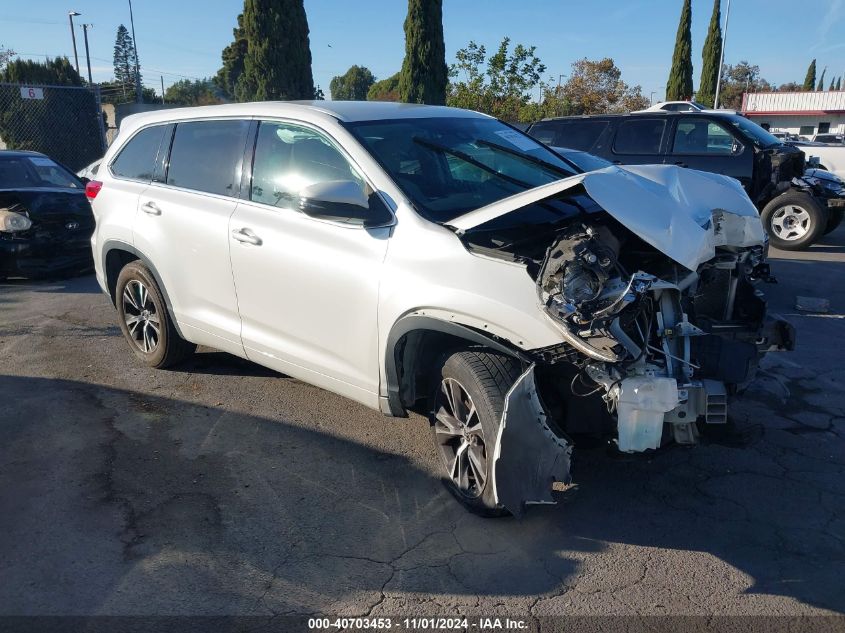 VIN 5TDZARFH4JS041591 2018 Toyota Highlander, LE no.1