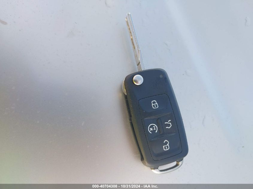 2017 VOLKSWAGEN PASSAT 1.8T SE - 1VWGT7A35HC050150