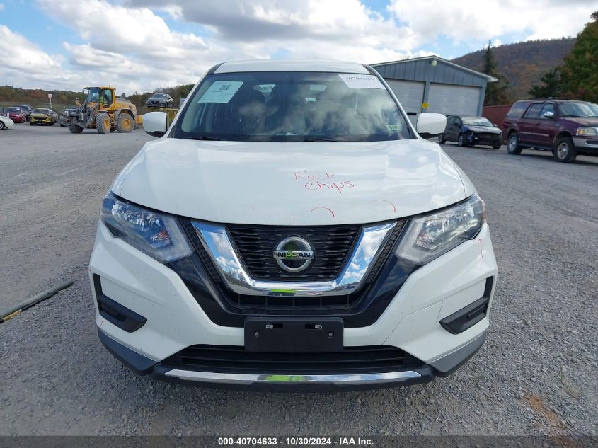 2018 Nissan Rogue S VIN: KNMAT2MVXJP517909 Lot: 40704633