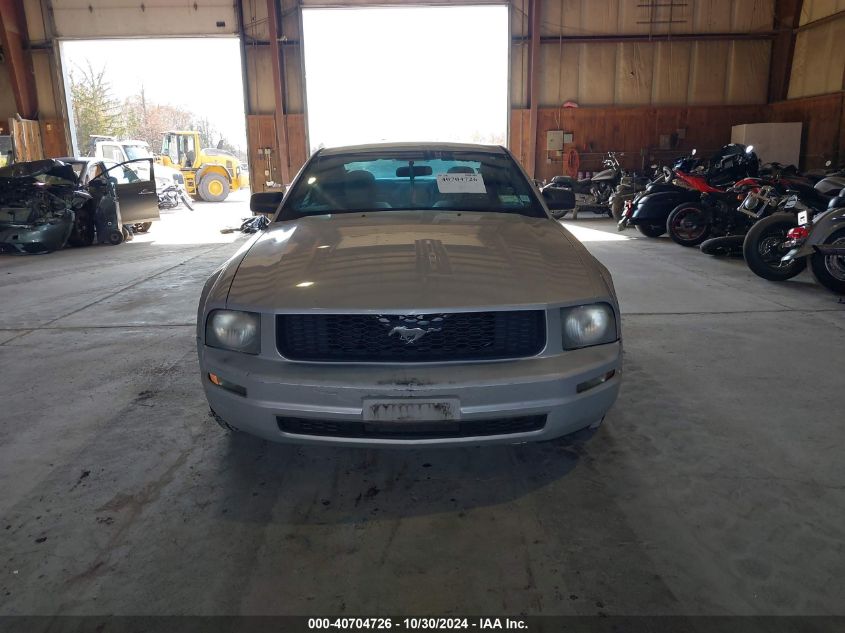 2007 Ford Mustang V6 Deluxe/V6 Premium VIN: 1ZVFT80N575352187 Lot: 40704726