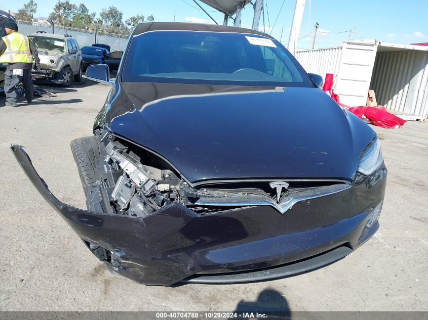 2018 Tesla Model X 100D/75D/P100D VIN: 5YJXCBE28JF091680 Lot: 40704788