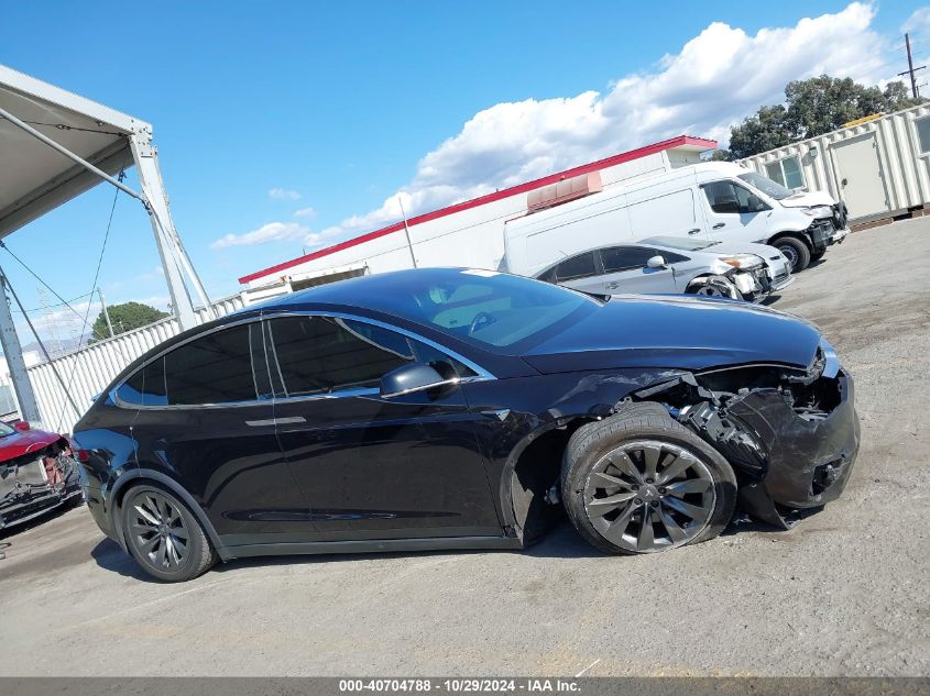 2018 Tesla Model X 100D/75D/P100D VIN: 5YJXCBE28JF091680 Lot: 40704788