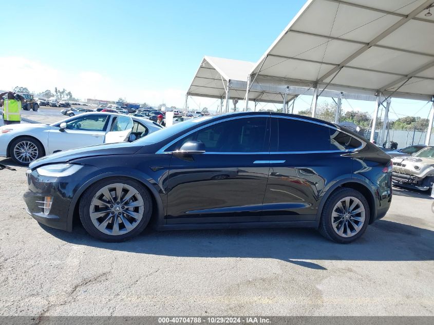 2018 Tesla Model X 100D/75D/P100D VIN: 5YJXCBE28JF091680 Lot: 40704788