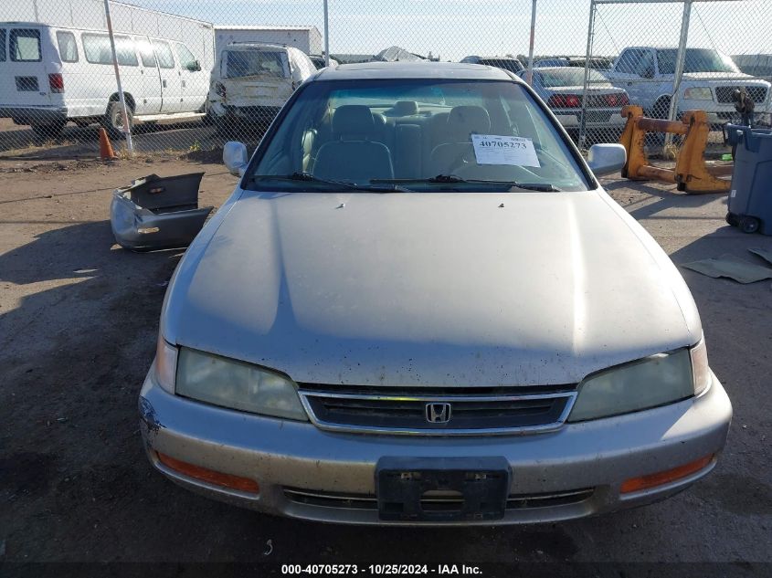 1996 Honda Accord Ex VIN: 1HGCD566XTA060555 Lot: 40705273