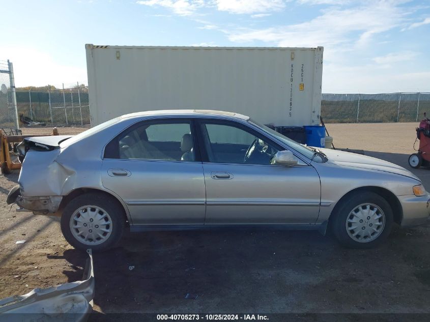 1996 Honda Accord Ex VIN: 1HGCD566XTA060555 Lot: 40705273