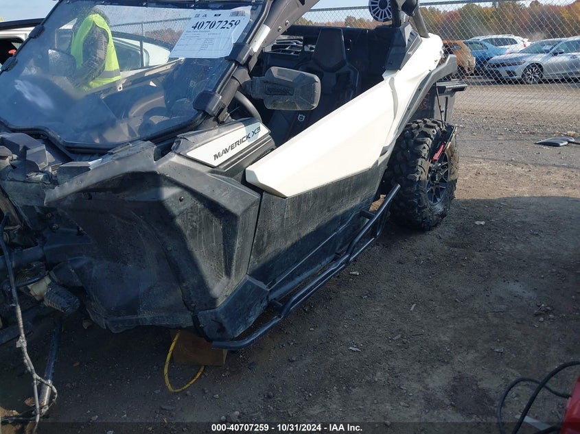 VIN 3JBVGAW26HK000608 2017 CAN-AM MAVERICK X3 TURBO R
