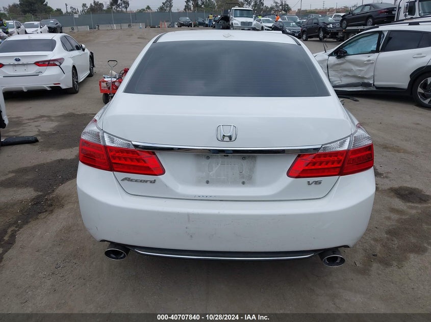 2015 HONDA ACCORD VIN: 1HGCR3F88FA038260