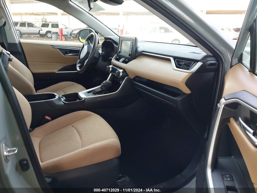 VIN 2T3W1RFV6MW160884 2021 TOYOTA RAV4 XLE