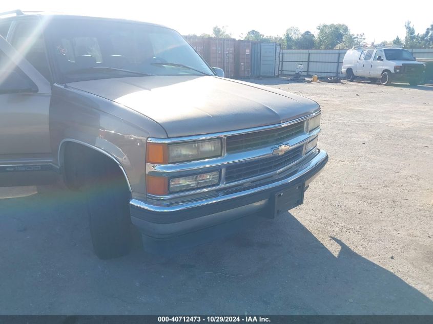 1996 Chevrolet Suburban C1500 VIN: 1GNEC16R1TJ389715 Lot: 40712473