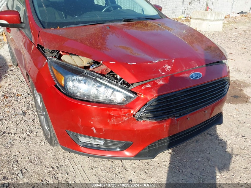 VIN 1FADP3F2XJL270365 2018 FORD FOCUS SE