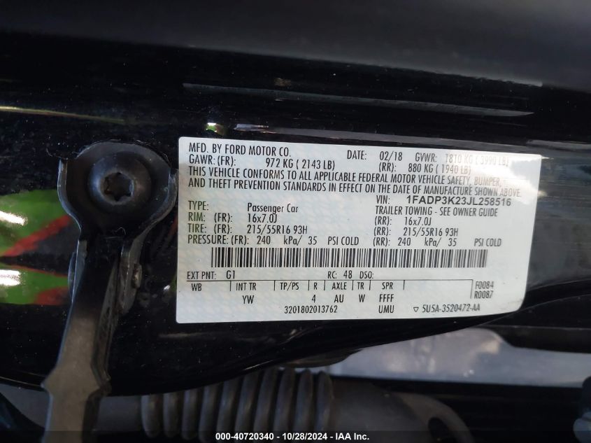 VIN 1FADP3K23JL258516 2018 FORD FOCUS SE
