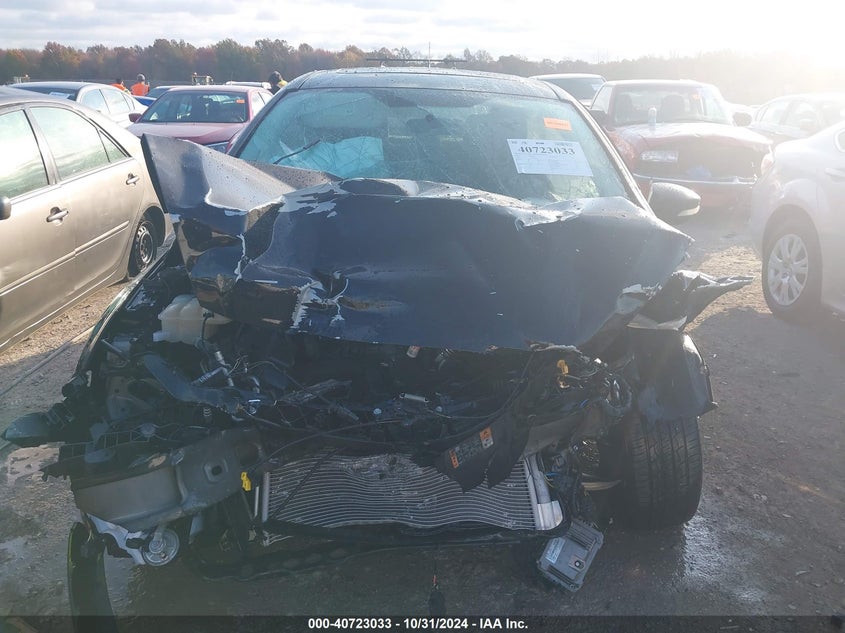 VIN 1FADP3M2XJL267615 2018 FORD FOCUS SEL