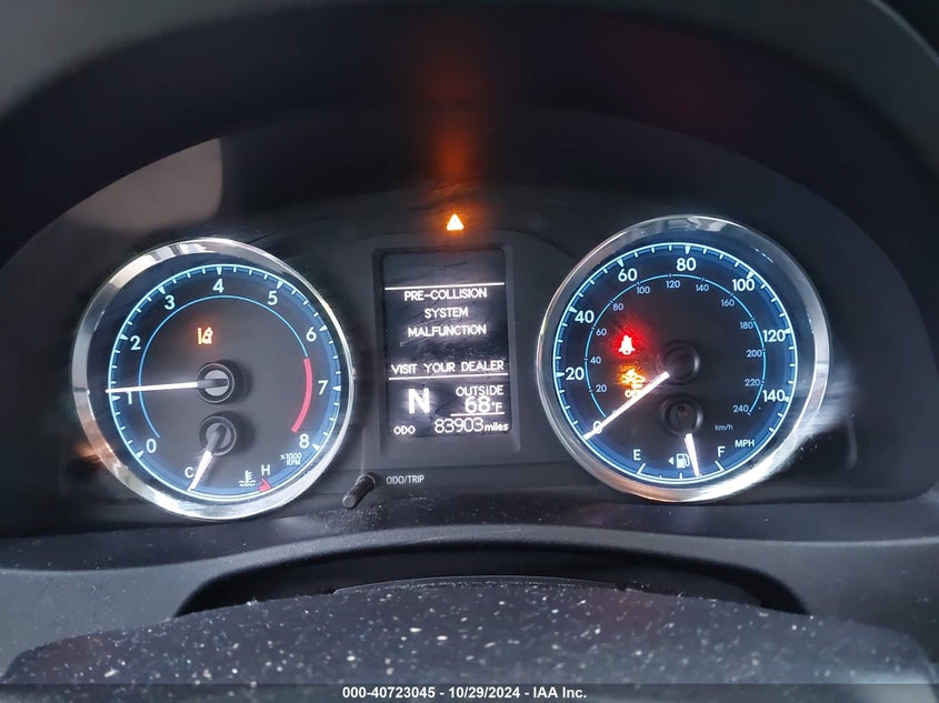 VIN 2T1BURHE3JC093136 2018 TOYOTA COROLLA LE
