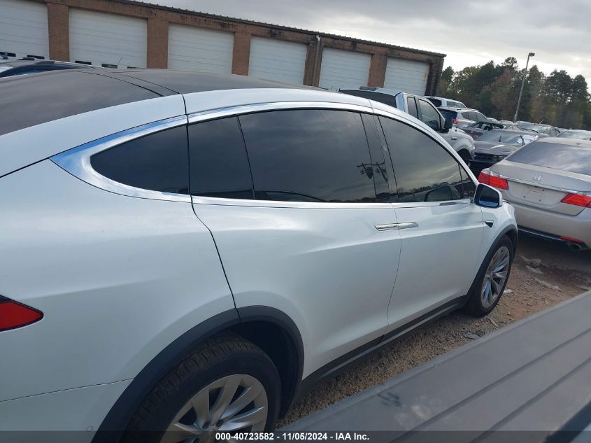 2018 Tesla Model X 100D/75D/P100D VIN: 5YJXCAE25JF138559 Lot: 40723582