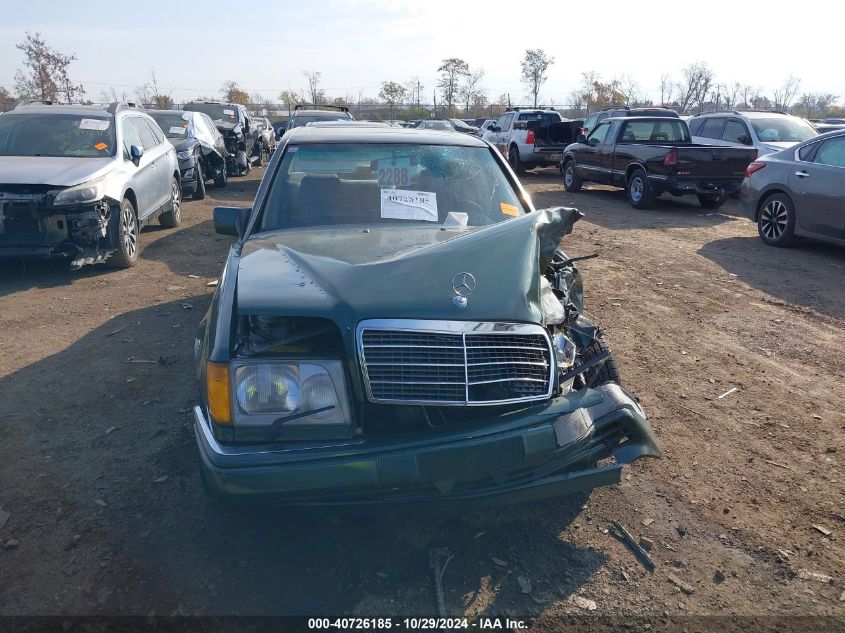 1995 Mercedes-Benz E 320 Base/320 Special VIN: WDBEA32E1SC165214 Lot: 40726185