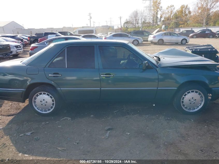 1995 Mercedes-Benz E 320 Base/320 Special VIN: WDBEA32E1SC165214 Lot: 40726185