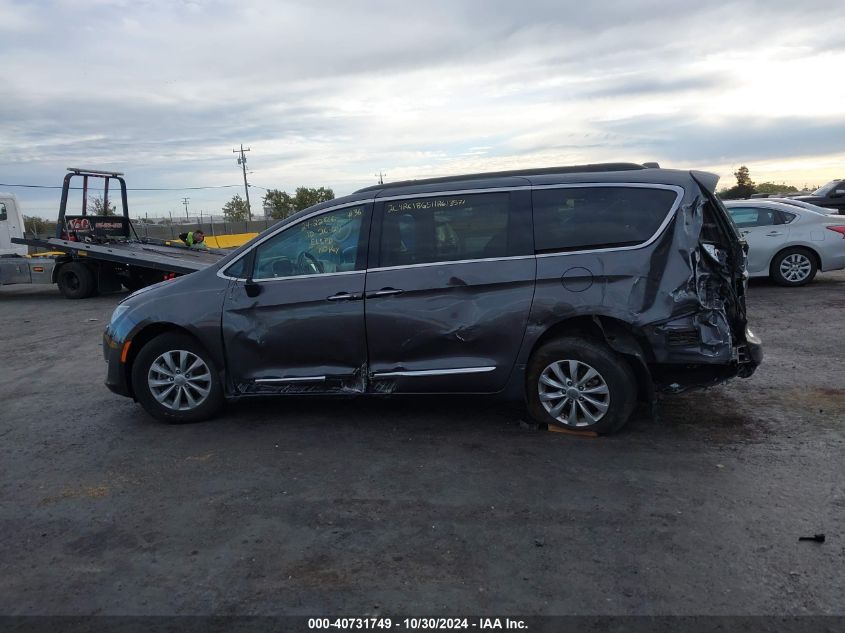 2017 Chrysler Pacifica Touring-L VIN: 2C4RC1BG5HR613571 Lot: 40731749