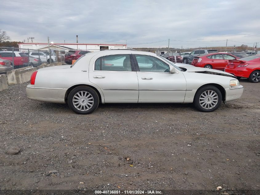 2005 Lincoln Town Car Signature Limited VIN: 1LNHM82W05Y668621 Lot: 40736051