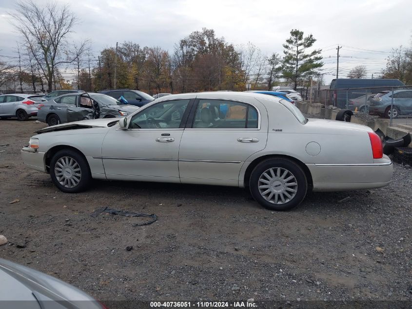 2005 Lincoln Town Car Signature Limited VIN: 1LNHM82W05Y668621 Lot: 40736051