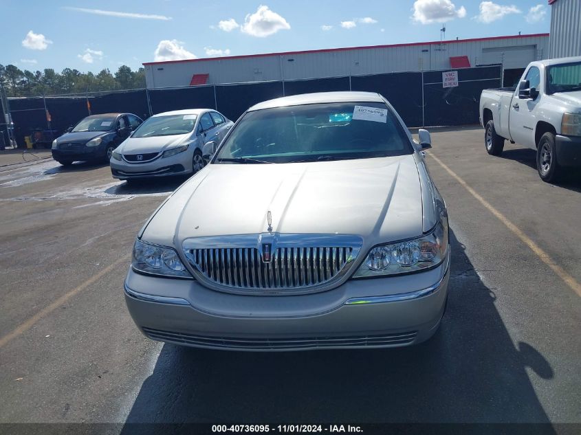 2009 Lincoln Town Car Signature Limited VIN: 2LNHM82V59X633845 Lot: 40736095