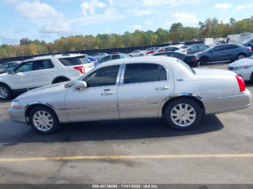 2009 Lincoln Town Car Signature Limited VIN: 2LNHM82V59X633845 Lot: 40736095