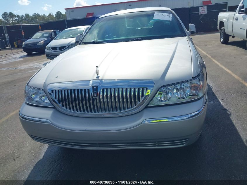 2009 Lincoln Town Car Signature Limited VIN: 2LNHM82V59X633845 Lot: 40736095