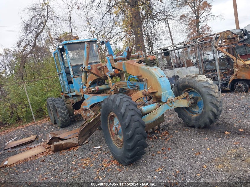 2000 ROAD GRADER
