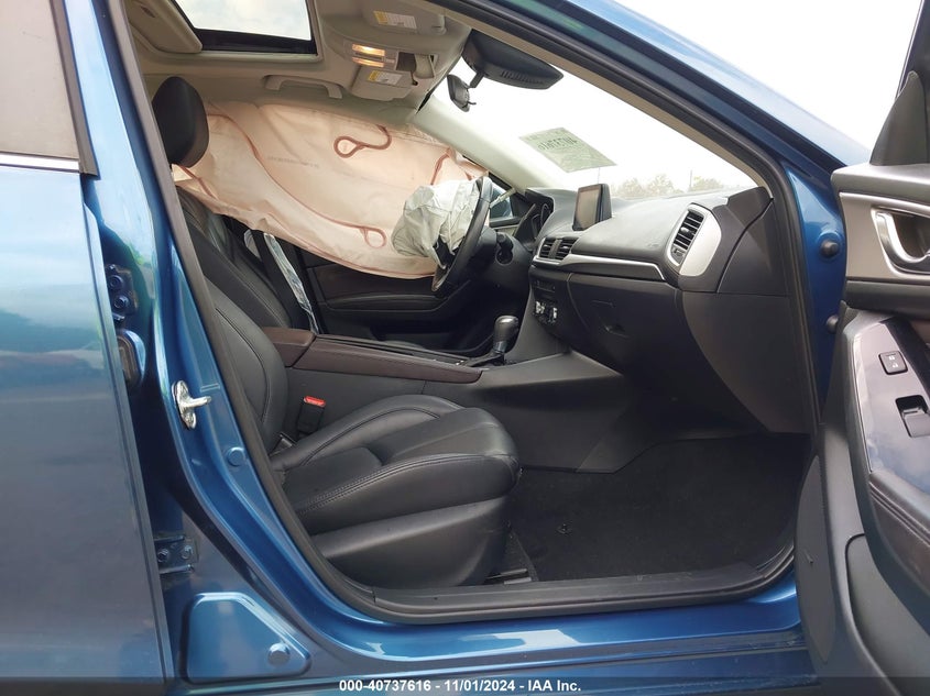 2018 MAZDA MAZDA3 TOURING - 3MZBN1V34JM187564