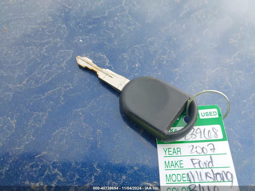 2007 FORD MUSTANG VIN: 1ZVFT82H975239818