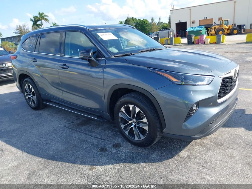 2022 TOYOTA HIGHLANDER (VIN: 5TDGZRAH4NS539819)