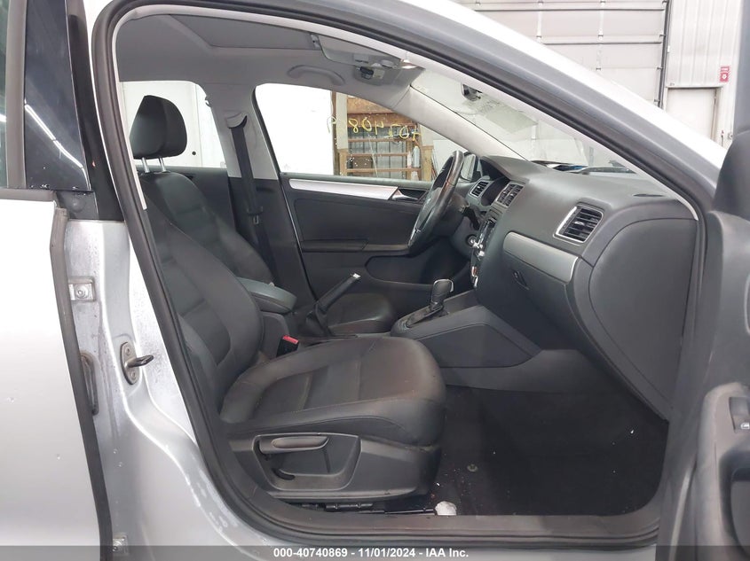 2011 VOLKSWAGEN JETTA VIN: 3VWLL7AJ9BM068492