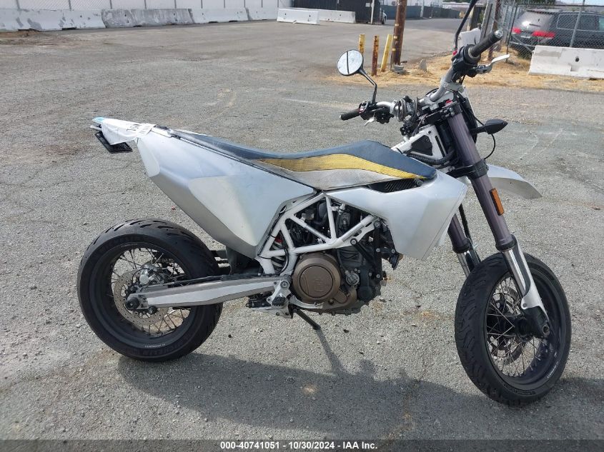 2019 Husqvarna Supermoto 701 VIN: VBKUSV400KM745442 Lot: 40741051