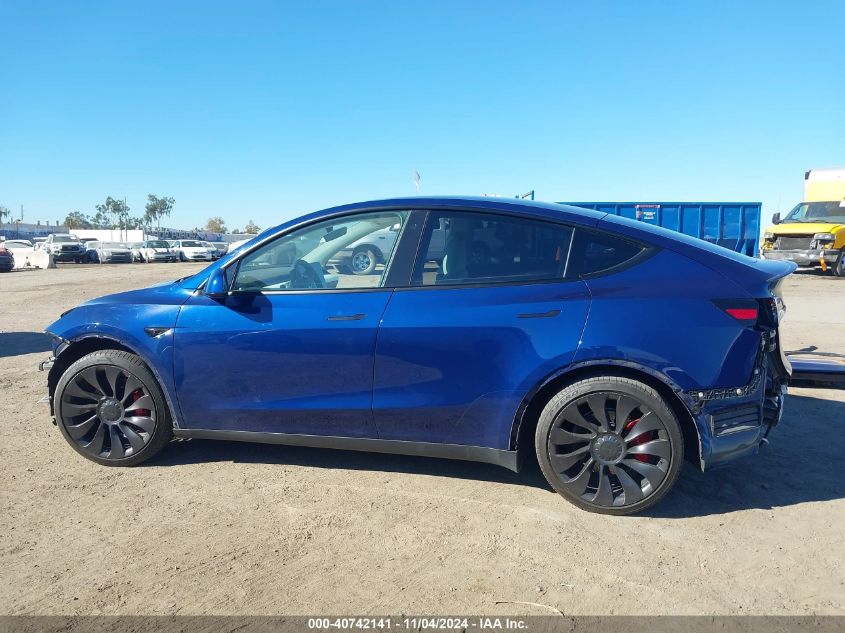 2022 Tesla Model Y Performance Dual Motor All-Wheel Drive VIN: 7SAYGDEF2NF392798 Lot: 40742141